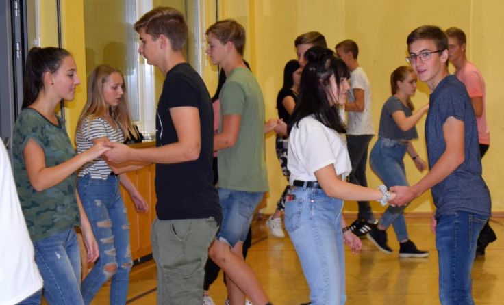 Die Schüler üben fleißig für das Tanzfest im Februar. Foto: LWBFS Waizenkirchen
