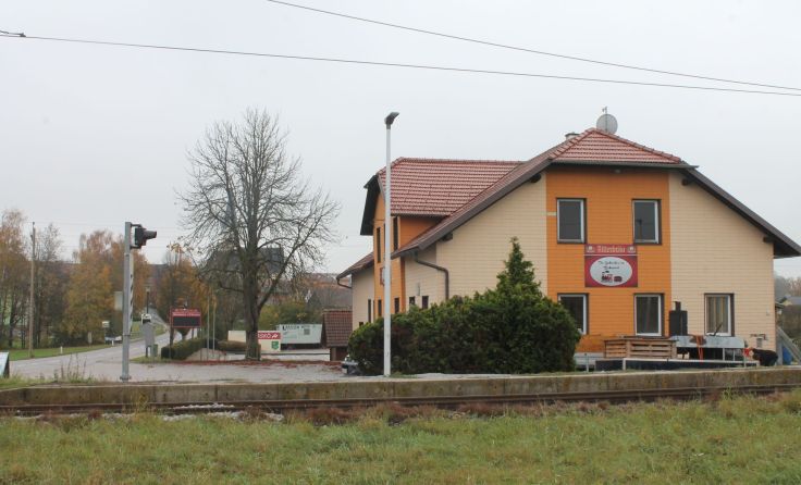 Dem Bahnwirt in Pötting wird wieder neuer Wind eingehaucht. Foto: LangS