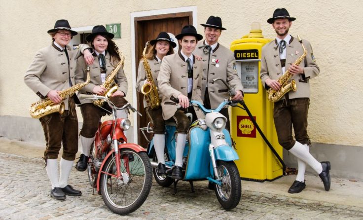 Die Trachtenkapelle Kallham lädt zum Konzert. Foto: Renate Weidenholzer.