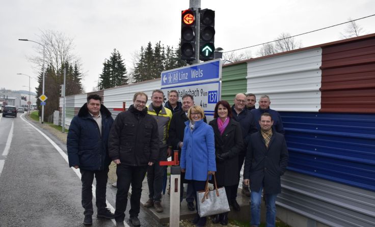 Große Freude herrscht in der Stadt über die neue Ampel an der B 137. Foto: Stadtamt