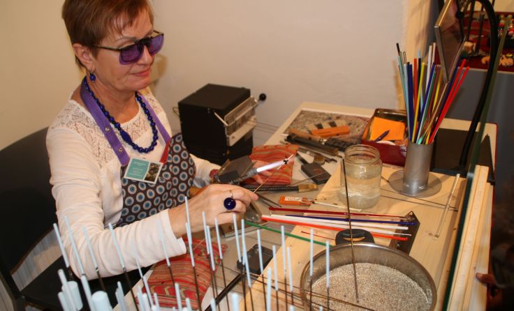 Elisabeth Doplbaur ist eine der Ausstellerinnen am Tolleter Kunstmarkt.