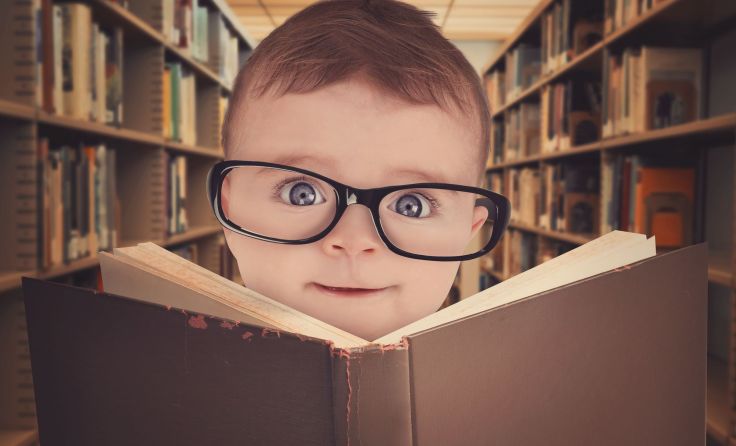 Die Stadtbücherei Eferding lädt zum Baby-Frühstück. Foto: Haywiremedia/Shutterstock.com