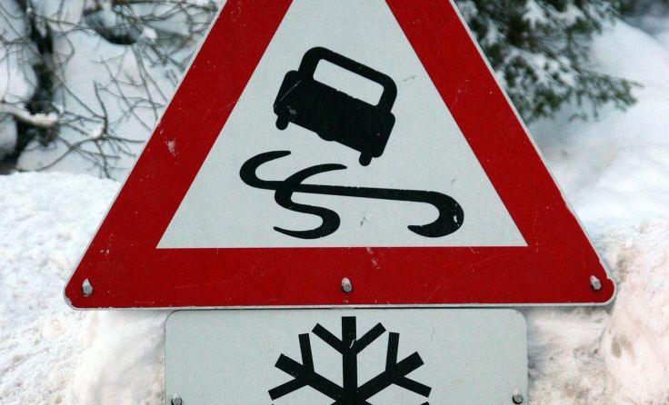 Auf der Schneefahrbahn kam die Frau mit ihrem Wagen ins Schleudern. Foto: Wodicka