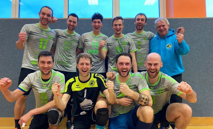 Jubel bei den Grieskirchner Volleyballer über die gute Leistung. Foto: Verena Flajs