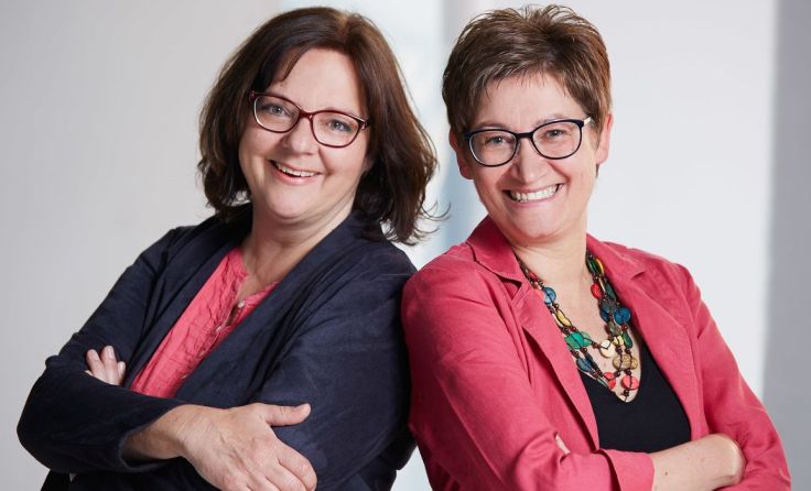 V. l.: Die Beraterinnen Eva Kapshammer und Gerlinde Zdralek. Foto: Hannes Resch