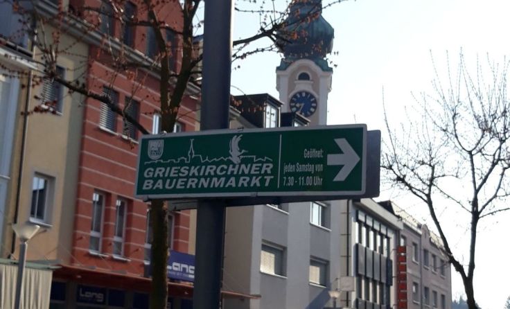 In Grieskirchen findet der Bauernmarkt nach wie vor statt. Foto: LangS