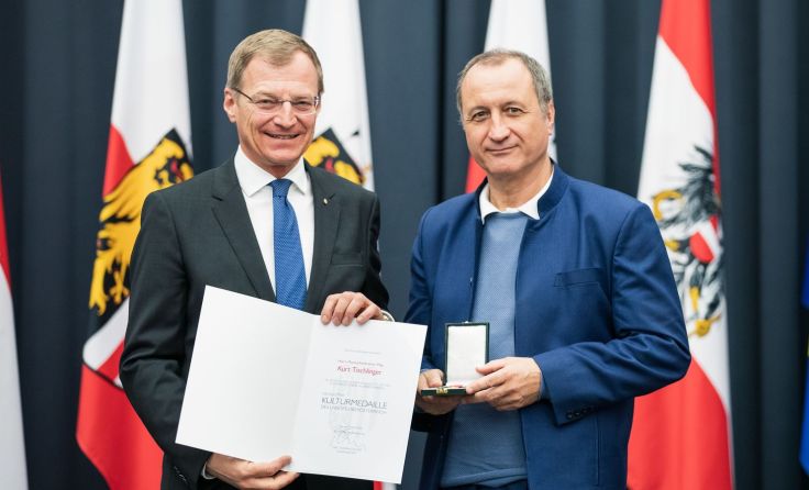 Landeshauptmann Thomas Stelzer (li.) mit Kurt Tischlinger. Foto: Land OÖ