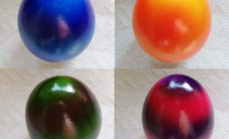 Die Farbe der Eier steht für das Sommerwetter.