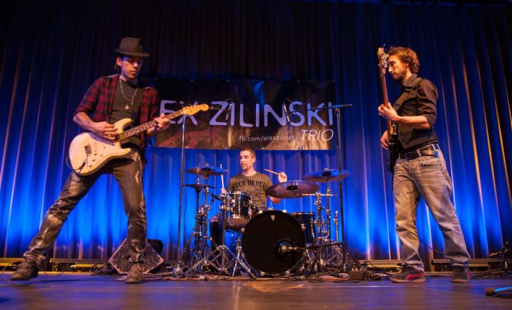 Das Alex Zilinski Trio tritt am 10. Juli am Grieskirchner Kirchenplatz auf.Foto: Aleksandra Prünner