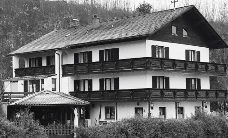 Aus alt wird neu: Bis Ende 2021 werden aus dem Gasthaus 15 Eigentumswohnungen.Fotos: Immoheld