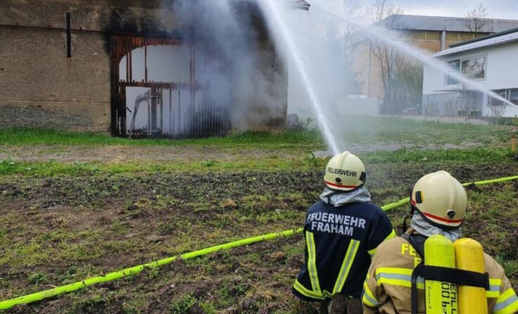 In Eferding steht ein Wohnhaus in Brand. (Foto: TEAM FOTOKERSCHI.AT / HOFLEHNER)
