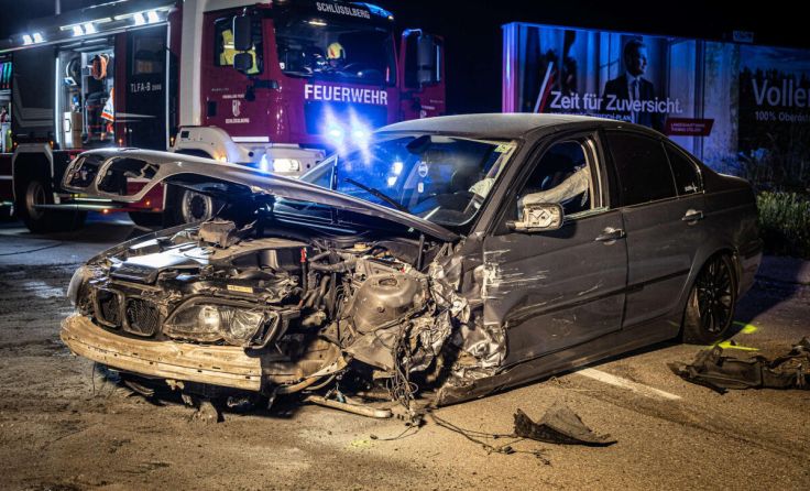 Bei dem Unfall wurden drei Personen verletzt. (Foto: TEAM FOTOKERSCHI.AT / BAYER)