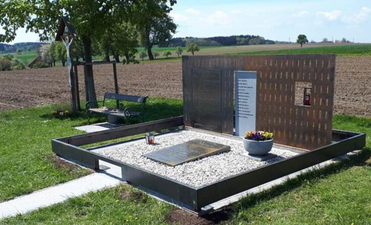 Das Mahnmal in Stillfüssing wurde neu gestaltet. (Foto: privat)