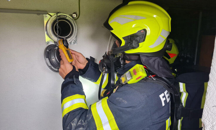 Die Feuerhwehr Alkoven führte Messungen auf Kohlenmonoxid durch. (Foto: Hermann Kollinger)
