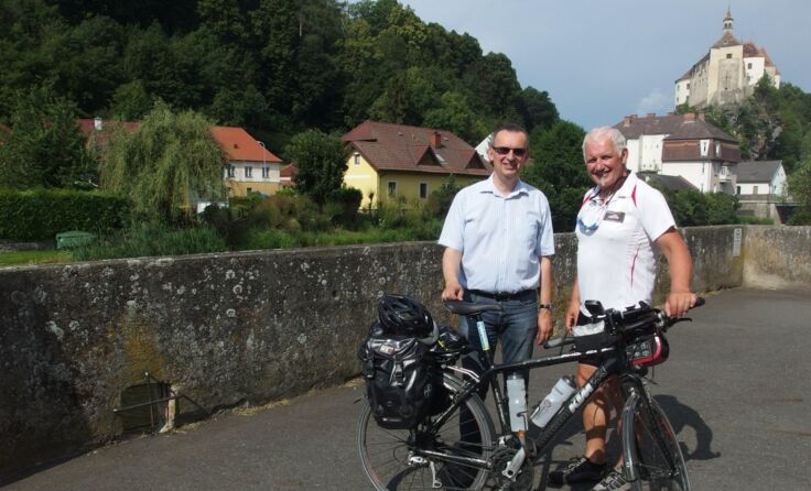 Franz Peter Kofler (r.) mit Bürgermeister Rudolf Mayer.