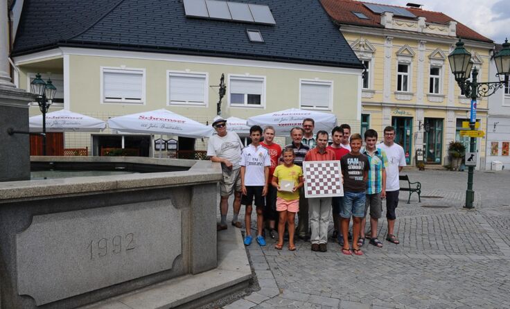 Gruppenfoto der Teilnehmer des Schach-Ferienspiels. Foto: Kurt Lobenschuss