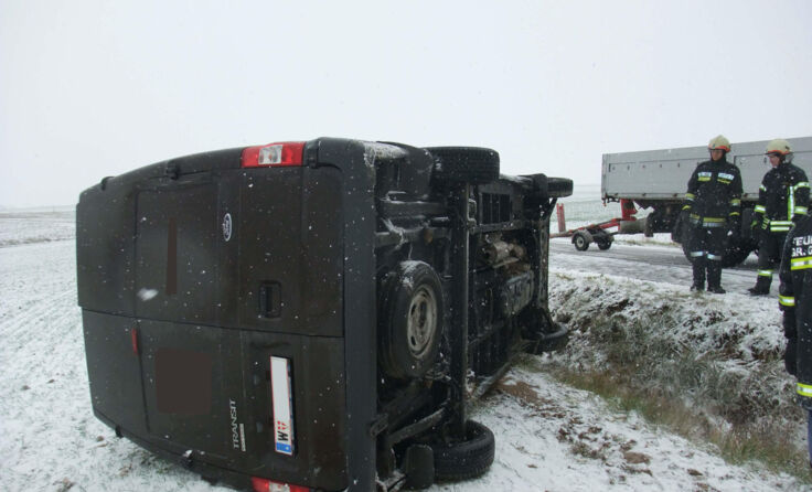 Das Fahrzeug kam seitlich zu liegen.