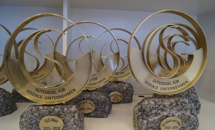 Die von Sozial Aktiv gestalteten Trophäen. Foto: nöb