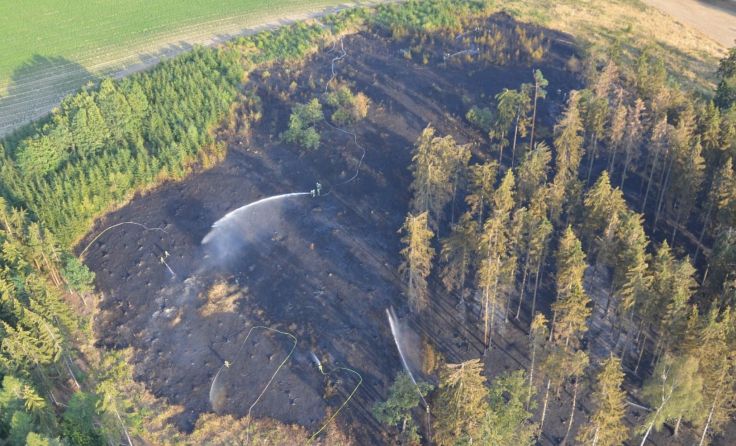 Das gesamte Ausmaß des Waldbrands bei Gilgenberg wurde erst von oben sichtbar.