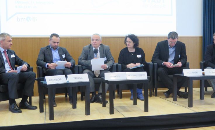 Eine der Diskussionsrunde beim Workshop in Wien.