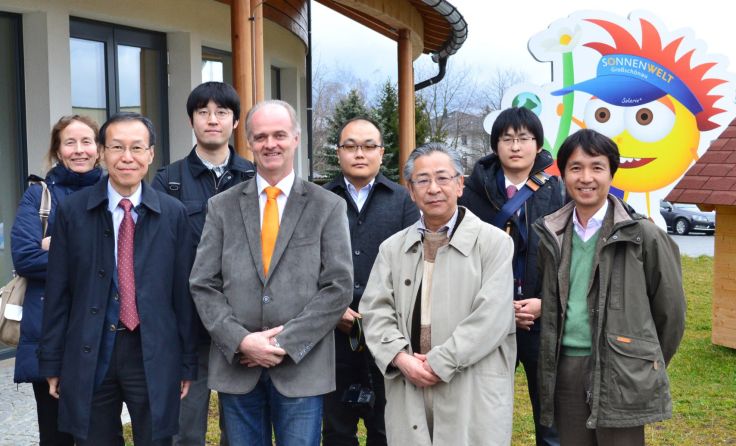 Die japanische Studiengruppe mit Bürgermeister Martin Bruckner (ÖVP)
