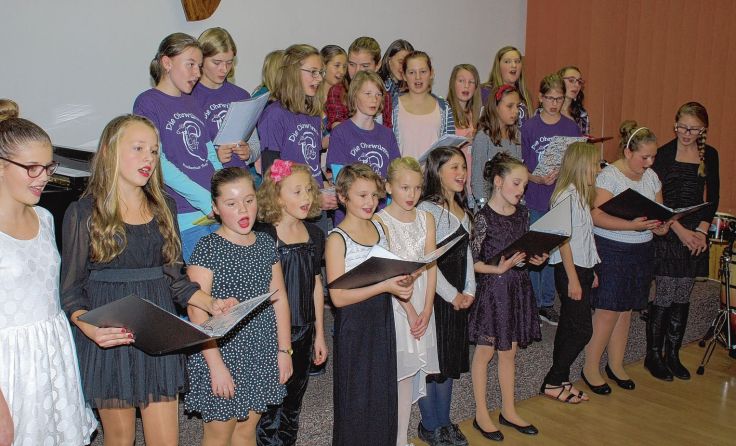 Österreichische und tschechische Schüler musizieren gemeinsam.