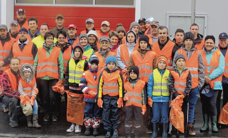 Zirka 40 Freiwillige beteiligten sich am Frühjahrsputz in der Marktgemeinde.