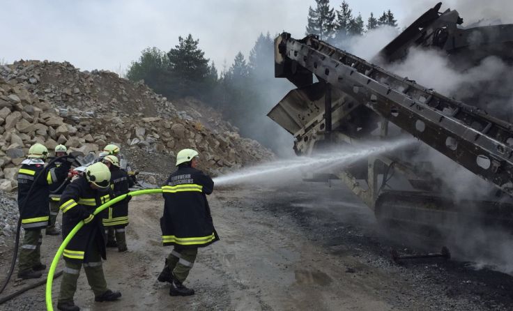 Die Feuerwehren aus der Umgebung löschten den Brand.