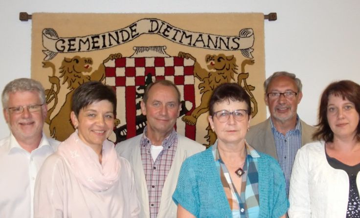Der neue Vorstand des Verschönerungsvereins mit Bürgermeister Harald Hofbauer (l.)