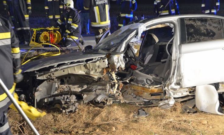 Der 31-Jährige Unfallverursacher wurde im Wrack eingeklemmt.