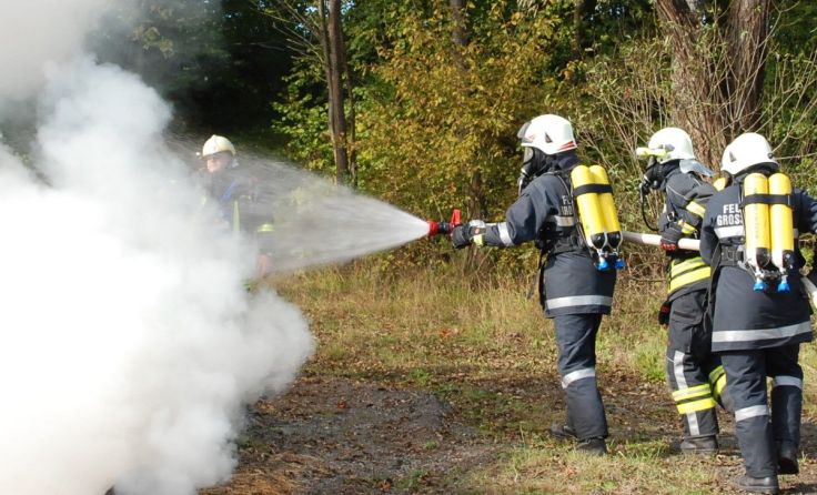 Bekämpfung eines Brandes Foto: Christine Kaner