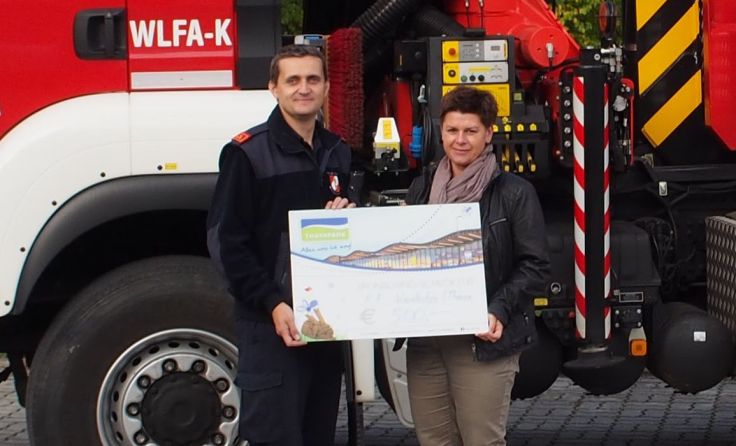 Astrid Lenz und Feuerwehrkommandant Christian Bartl Foto: FF Waidhofen/Thaya