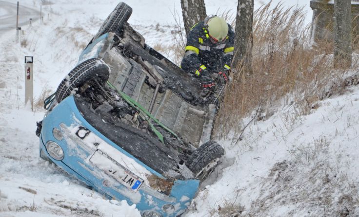 Beim Unfall zwischen Thaya und Eggmanns wurden in diesem Auto zwei Personen eingeklemmt.