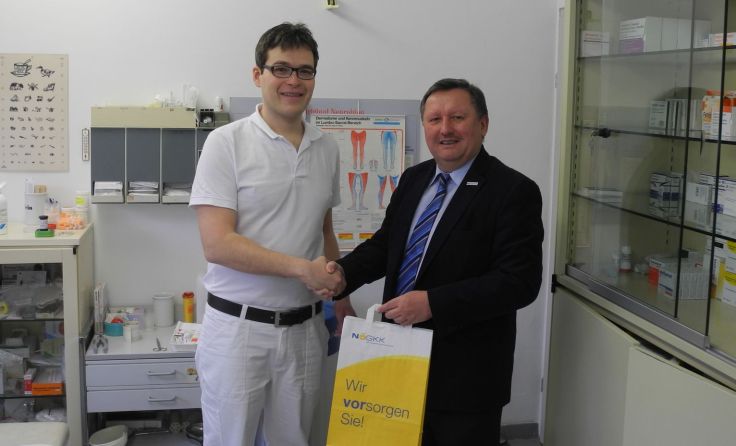 Bei der Ordinationseröffnung (v.l.): Clemens Binder und Service-Center Leiter Wolfgang Ebert
