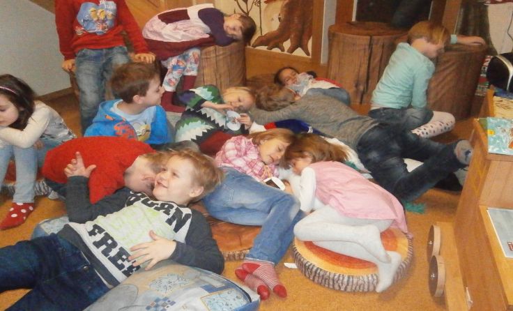 In der neuen Kinderbücherei konnten es sich die Kids gemütlich machen.