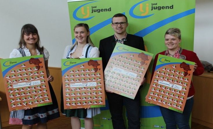 1.000 Euro für Tansania (v.l.): Sophie Weinberger, Anja Gastinger, Harald Fuchs und Julia Wais.
