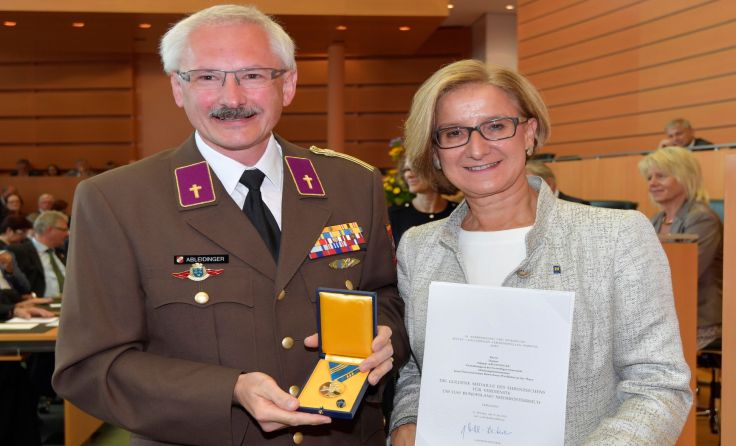 Othmar Ableidinger mit Landeshauptfrau Johanna Mikl-Leitner