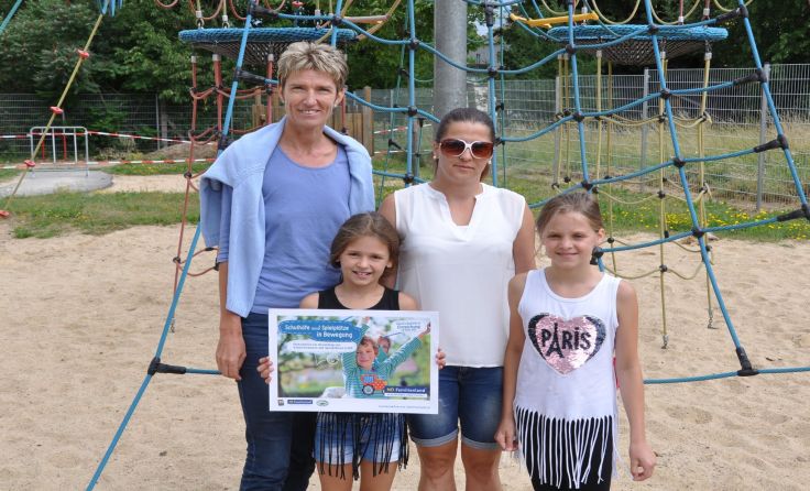Martina Diesner-Wais, Angelina Plemml mit ihren Töchtern Angelina (l.) und Denise. Foto: VPNÖ
