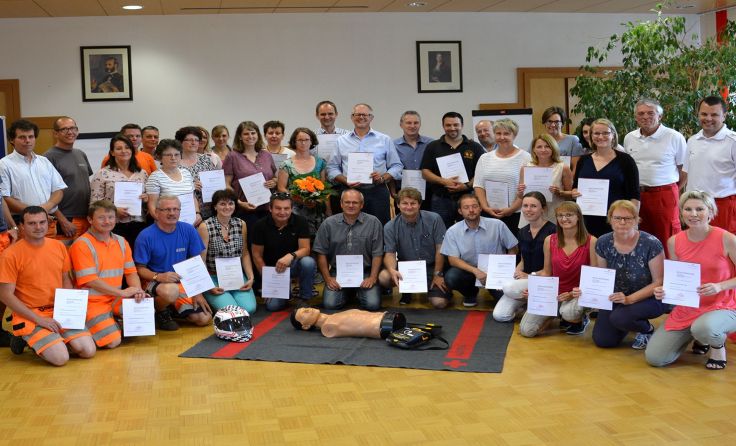 Gruppenfoto der Teilnehmer und Lehrbeauftragten