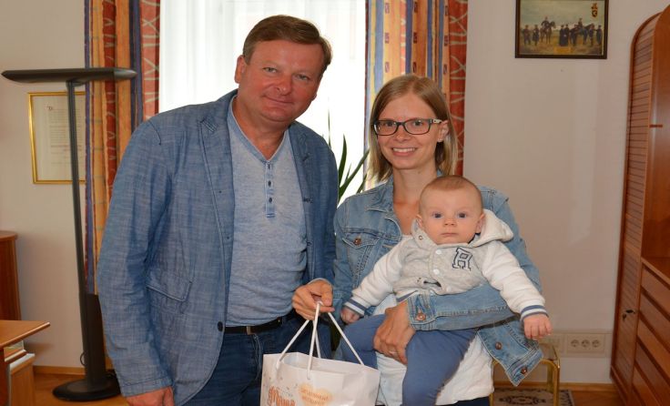 Gottfried Waldhäusl, Stefanie Datler und ihr Sohn Adrian