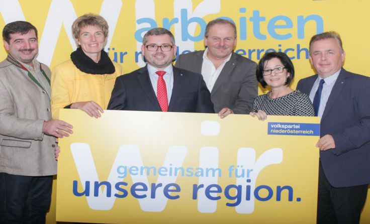 Landesrat Ludwig Schleritzko mit den VP-Mandataren aus dem Waldviertel. Foto: VPNÖ