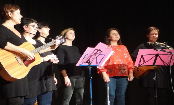 "Frauenkompott" auf die Bühne im Festsaal. Foto: Marktgemeinde Dietmanns