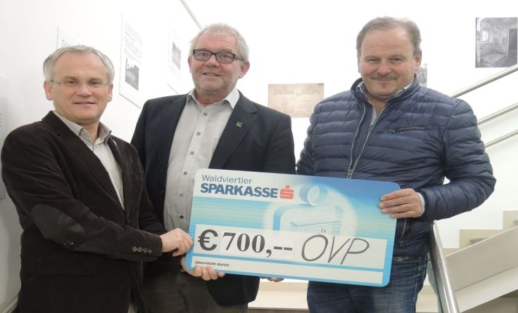 Bei der Übergabe (v.l.): Robert Altschach, Martin Hetzendorfer und Eduard Köck