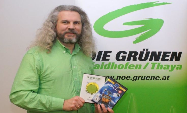 Stadtrat Martin Litschauer mit den beiden gezeigten Filmen