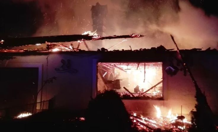 Das Nebengebäude stand in Vollbrand.