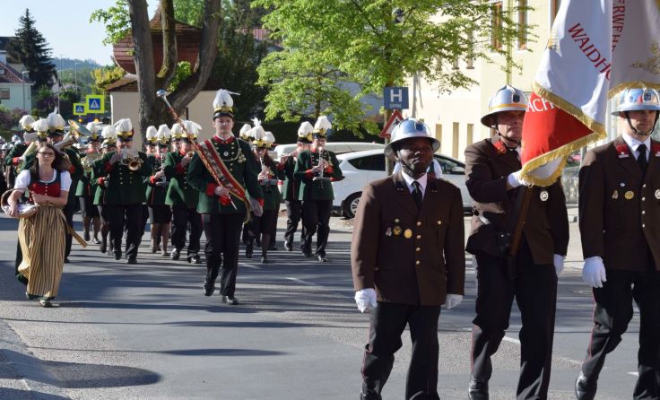 Der Zug der Freiwilligen Feuerwehren durch die Bezirkshauptstadt