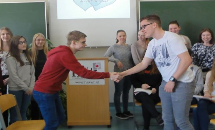 Handshake nach der Debatte muss sein.