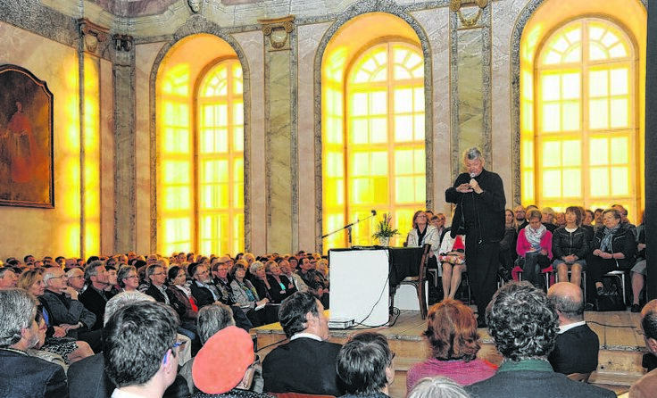 Zahlreiche Zuhörer waren zum Vortrag des Bischofs gekommen. Foto: W. Zarl