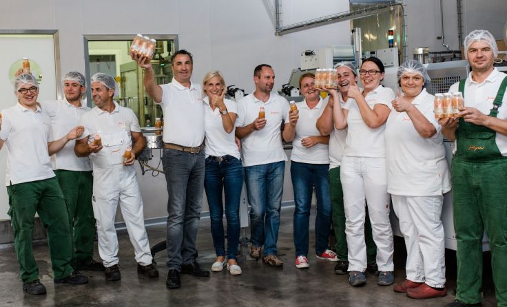 Reinhard Mösl mit seiner „jucyou“ -Familie Foto: Andrea Pichler