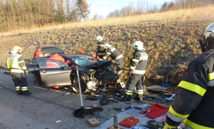 Die Freiwillige Feuerwehr STadt Haag bei der Bergung des Fahrzeuges. Foto: FF Stadt Haag